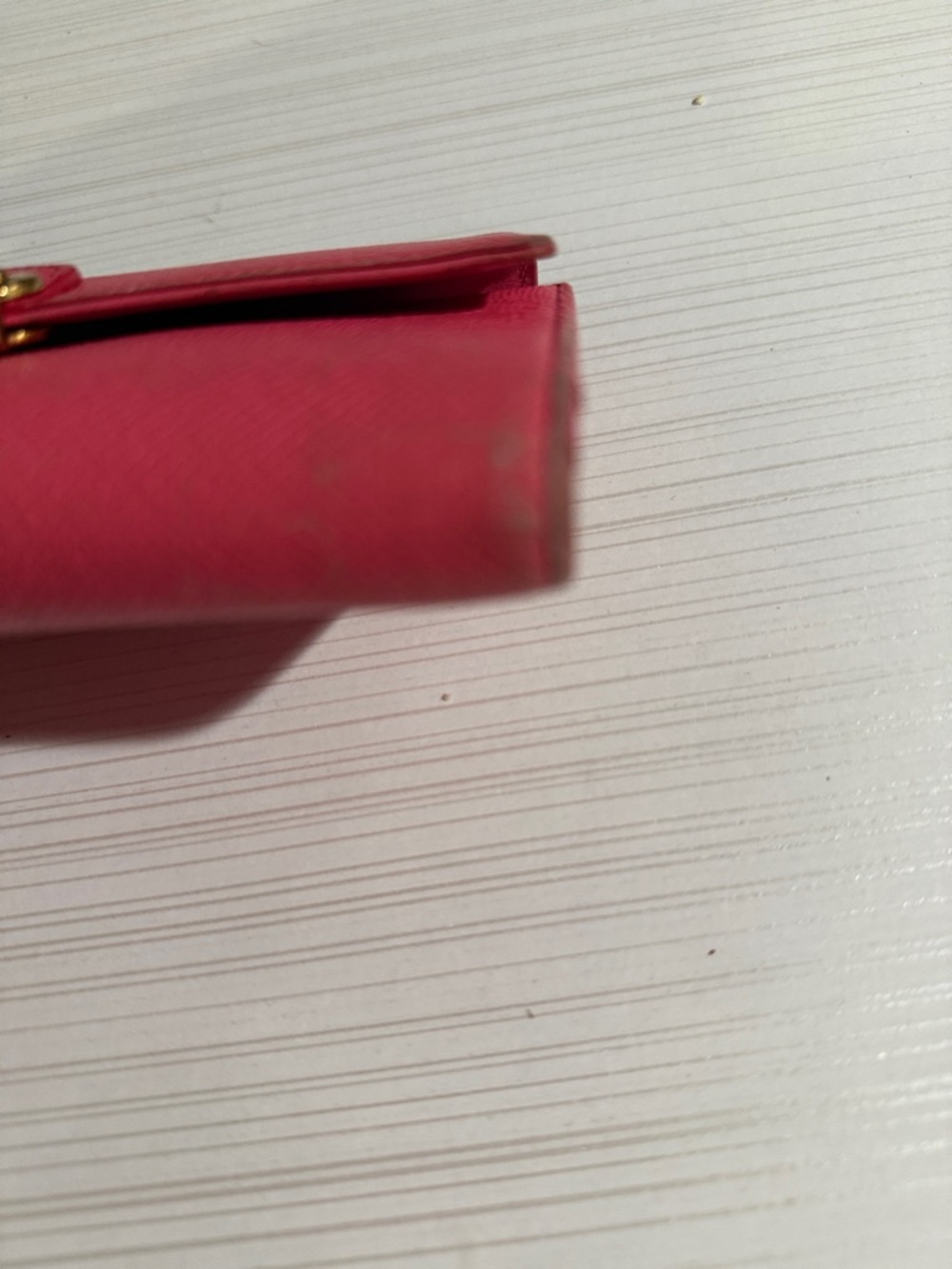 MCM pink wallet has rubbing on corners - Picture 4 of 9